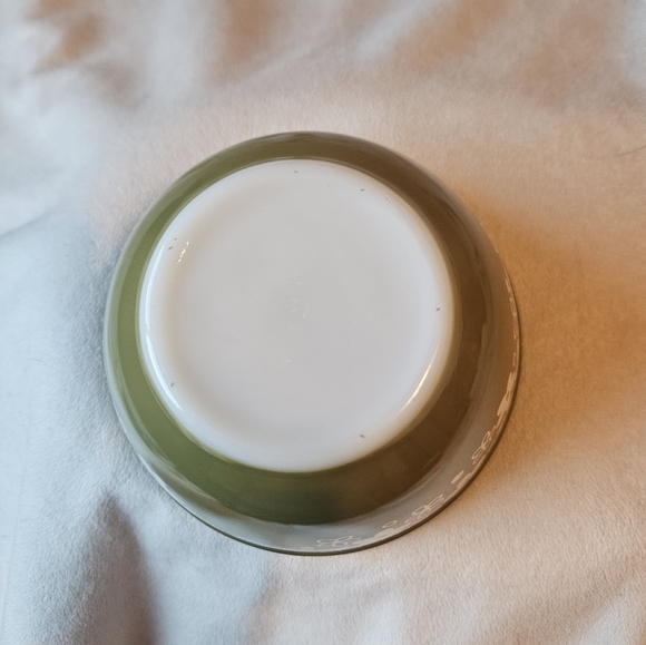 Vintage 1970s Pyrex Green 1.5 Pt Nesting Mixing Bowl 401 Crazy Daisy. - Picture 2 of 4